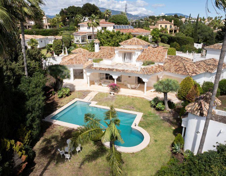 Villa de estilo andaluz de 3 dormitorios en El Paraiso