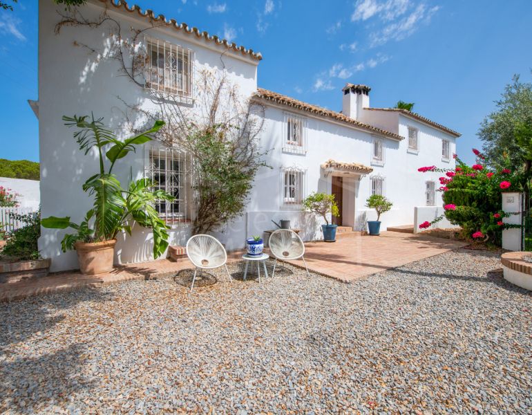 This magnificent Spanish Cortijo is situated in tranquil area of Benahavís!