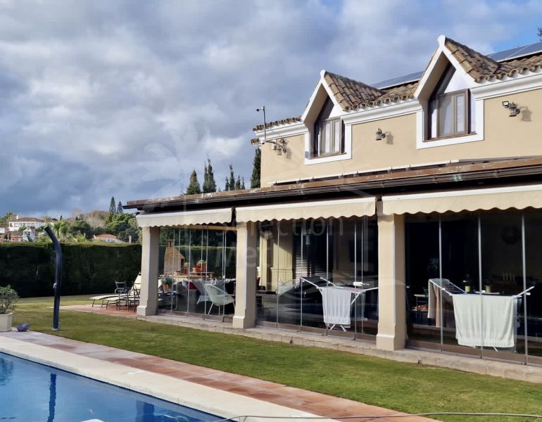 6 bedroom Andalusian-style villa for sale in a cul de sac in the D zone of Sotogrande