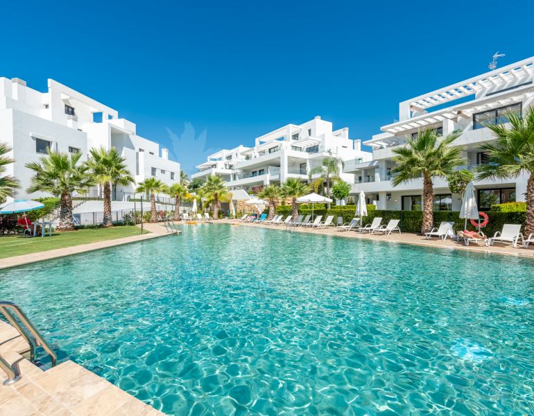 Ático dúplex elegante y luminoso en Cortijo del Golf en la Nueva Milla de Oro