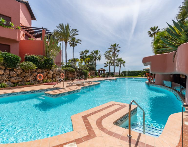 Stunning garden apartment in Menara Beach, frontline to the beach on the New Golden Mile of Estepona!