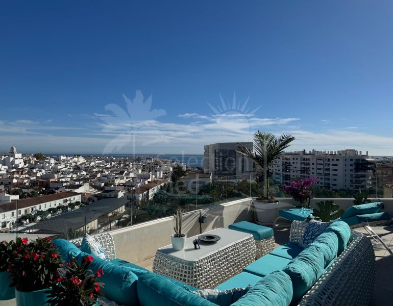 Spectacular Contemporary Penthouse with Panoramic Sea and Mountain Views — Estepona Town