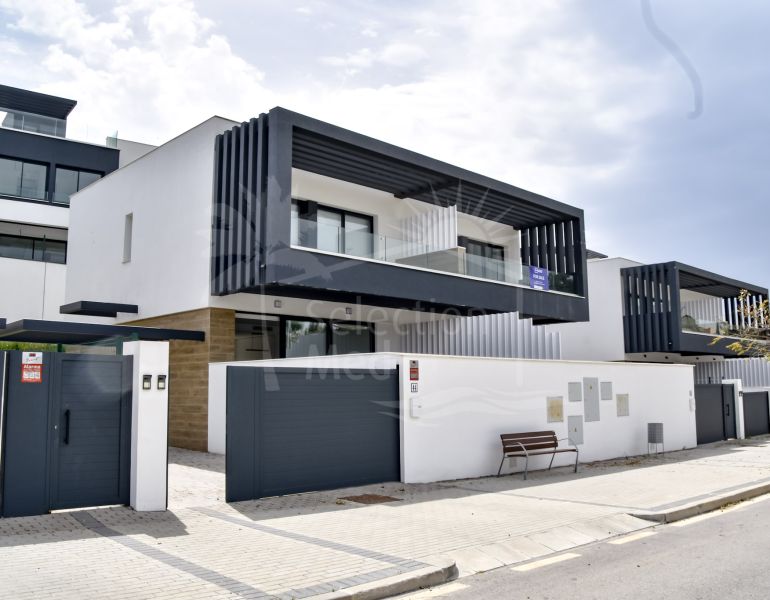 Moderno Apartamento de 3 dormitorios con amplia terraza en Atalaya Hills