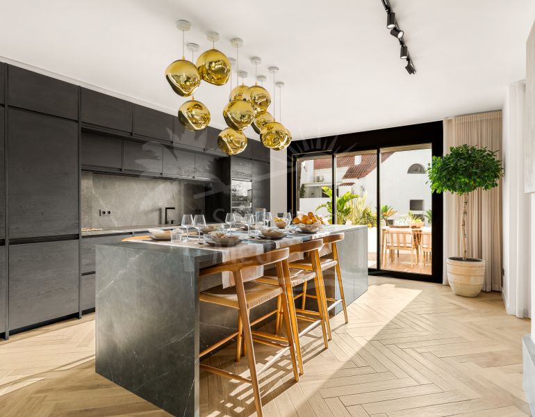 Apartamento en venta en Nueva Andalucia, Marbella