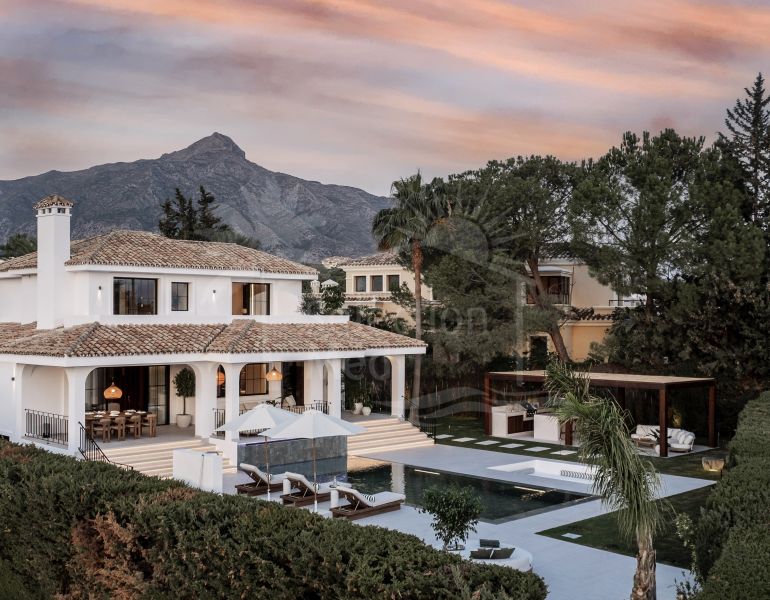 Ubicado en el corazón de Nueva Andalucía, Auriga 13 es una villa recientemente renovada que ofrece una mezcla de confort y estilo