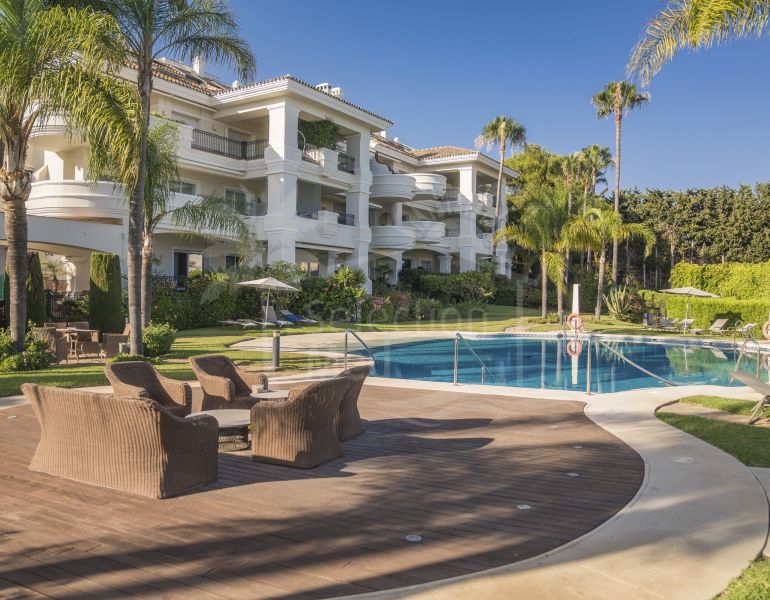 Set within one of Marbella’s most hidden and secure residential enclaves, this apartment offers a rare combination of refined design and exceptional privacy.