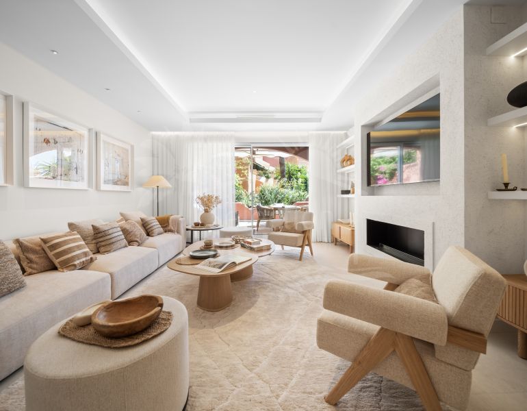 Turnkey Luxury 3-Bedroom Town House in El Palmeral, Nueva Andalucia