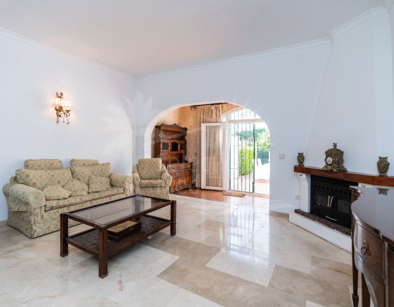 Houses for sale in Benavista, Estepona East