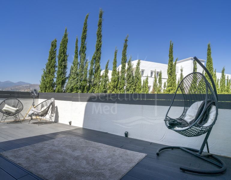 Appartement Entièrement Rénové en Rez-de-Chaussée Surélevé avec Grande Terrasse – Golden Banus, Nueva Andalucía