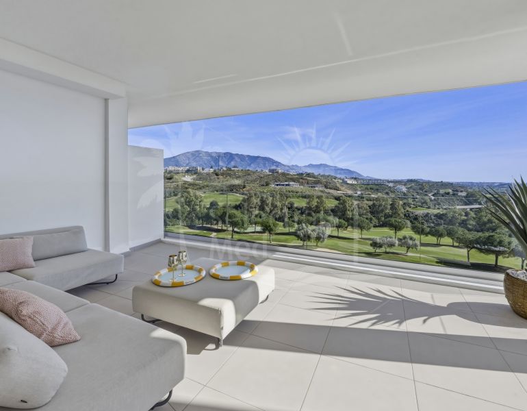 Vida en Primera Línea de Golf con Vistas Panorámicas