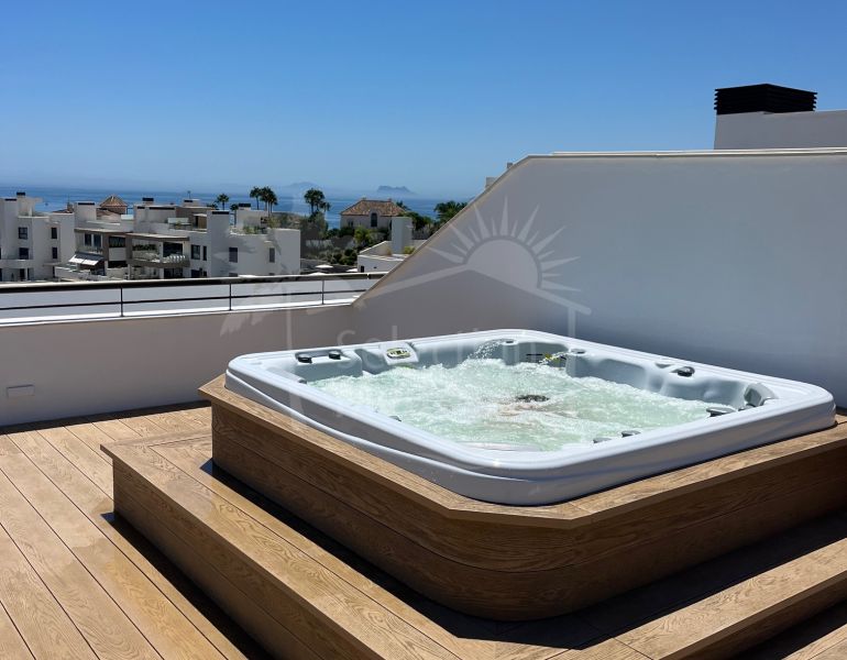 Luxurious 3-bedroom penthouse apartment with sea views