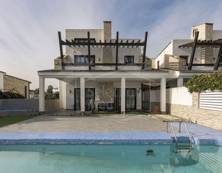 Villa for sale in Valle Romano, Estepona West