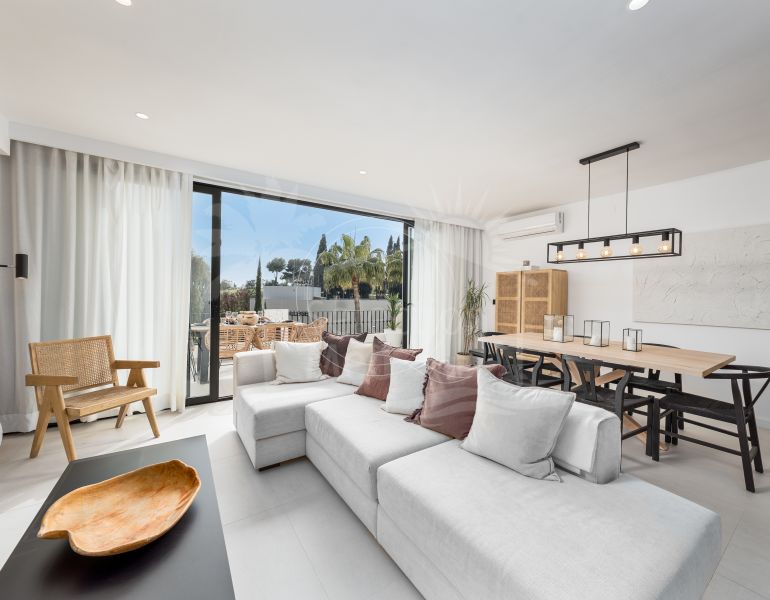 Élégante maison de ville rénovée près du golf Aloha – Jardin privé et communauté fermée