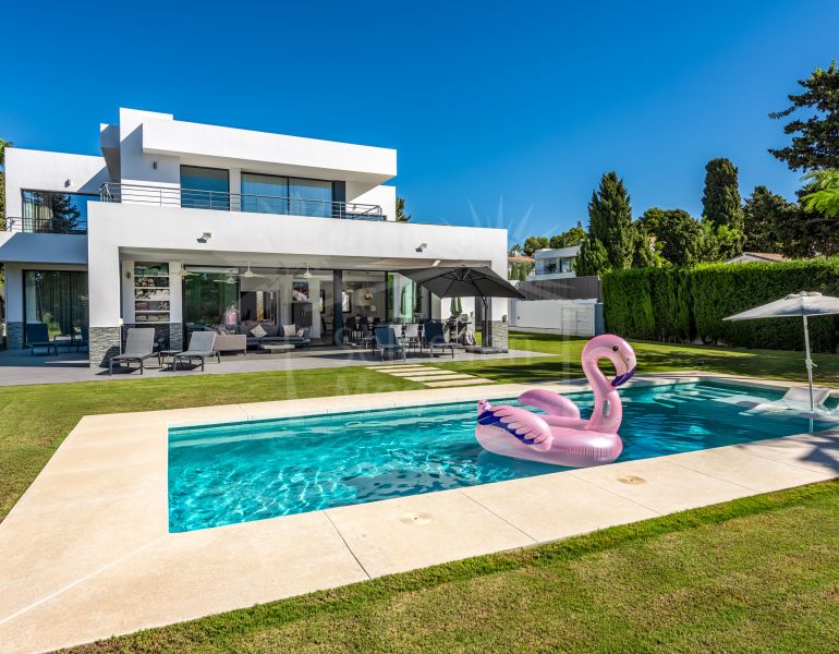 Villa à vendre dans Beach Side New Golden Mile, Estepona Est