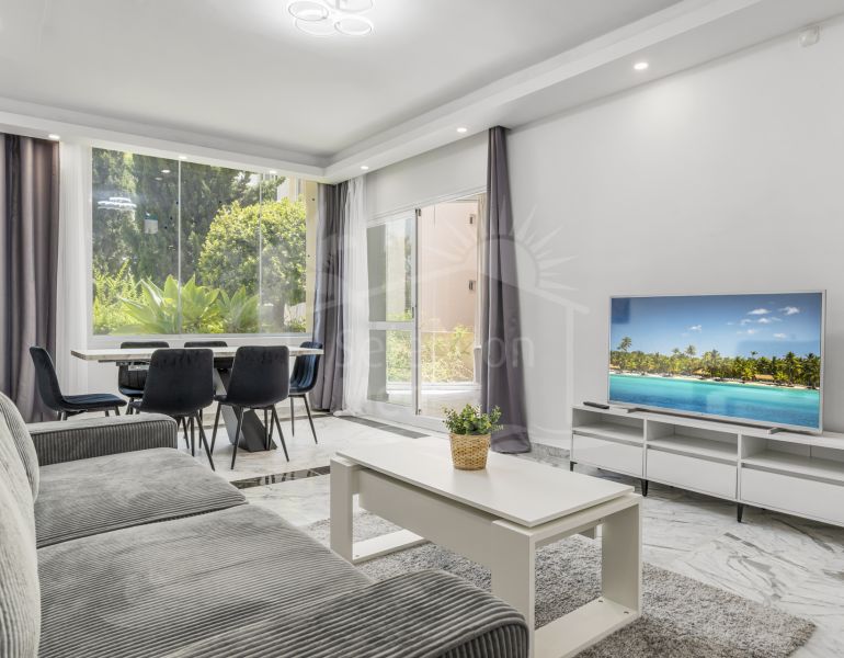 Elegant Ground Floor Apartment with Private Garden in Bahía de Marbella
