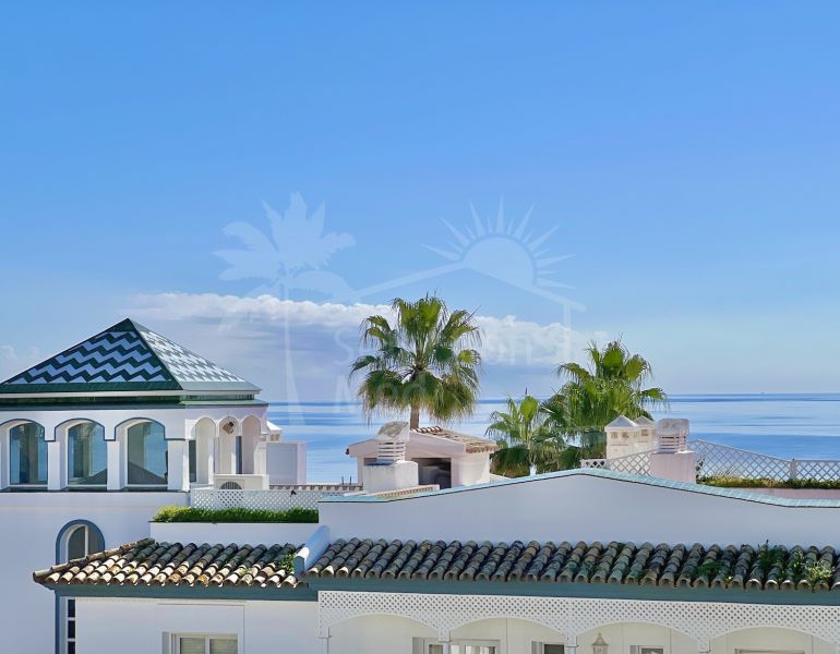 Su Escapada Costera Perfecta: Ático Dúplex en Venta en Dominion Beach, Estepona