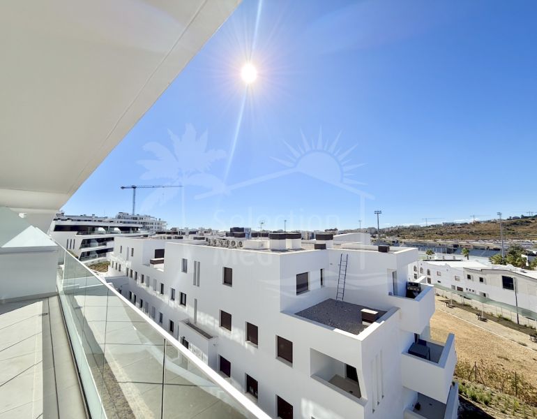Appartement moderne de trois chambres à Estepona avec vue panoramique