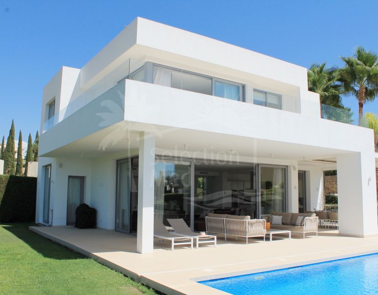 Contemporary Villa in Puerto De Capitan, Benahavis