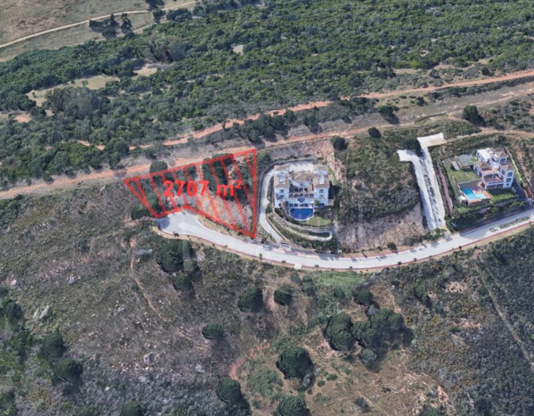 Parcela exclusiva en La Reserva de Sotogrande: construya su casa con vistas inigualables.