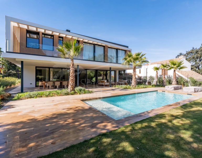 Villa KOA de Lago Architects: New build villa for sale in Sotogrande Costa