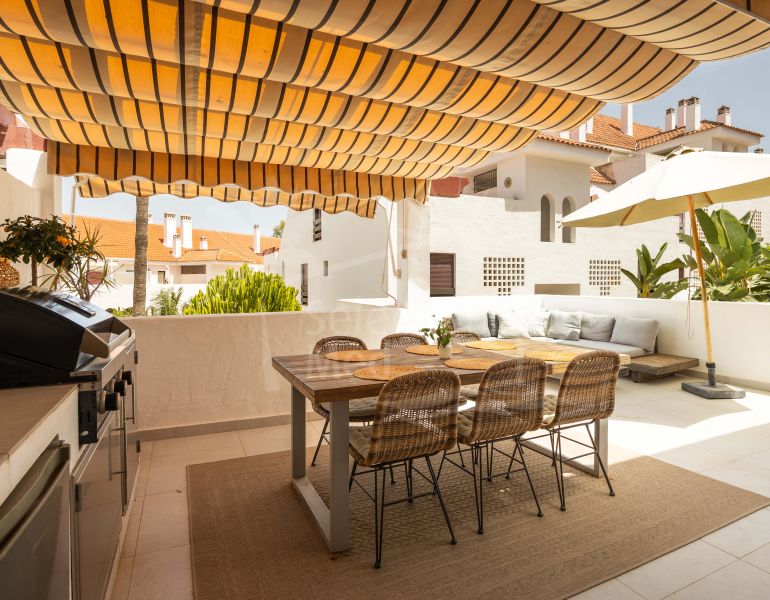 Luxury 3-bedroom apartment in Nueva Andalucía, close to the beach with sea views