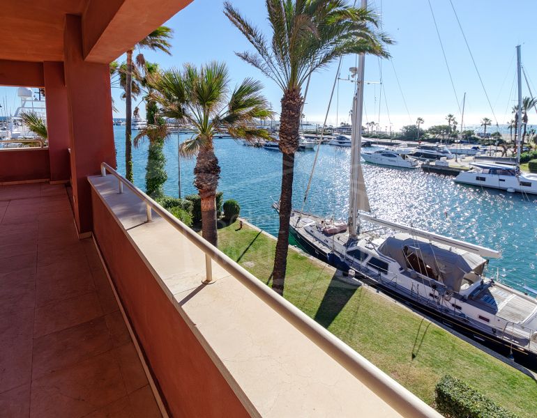 Town House for sale and for rent in Ribera del Arlequin with the 20 meters quay, Sotogrande