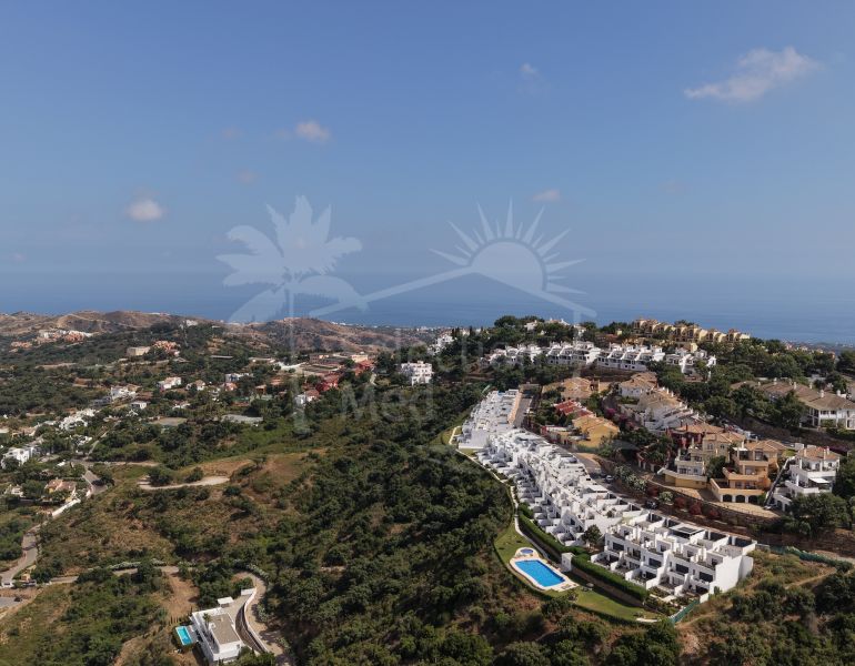 Adosado en venta en La Mairena, Marbella Este