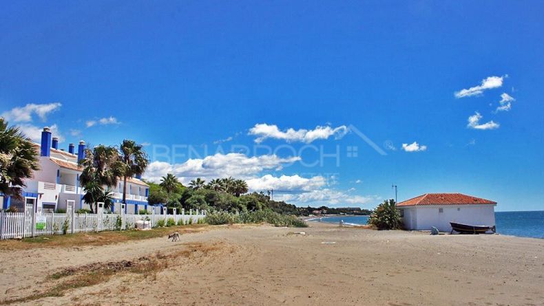 Galerie de photos - Estepona, El Saladillo, Maison de ville en face de la plage