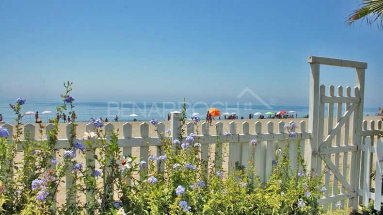 Galerie de photos - Estepona, El Saladillo, Maison de ville en face de la plage