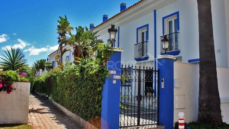 Galerie de photos - Estepona, El Saladillo, Maison de ville en face de la plage