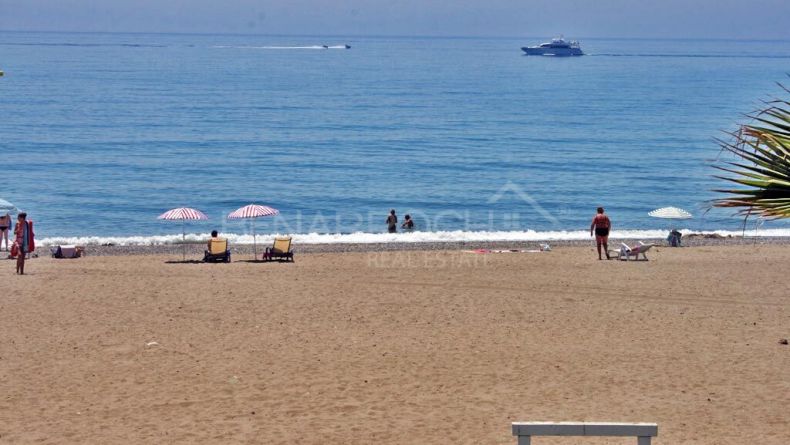 Galerie de photos - Estepona, El Saladillo, Maison de ville en face de la plage