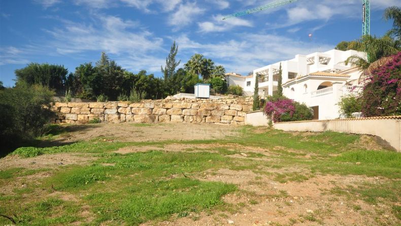 Plot located in el Paraíso alto in Benahavis.