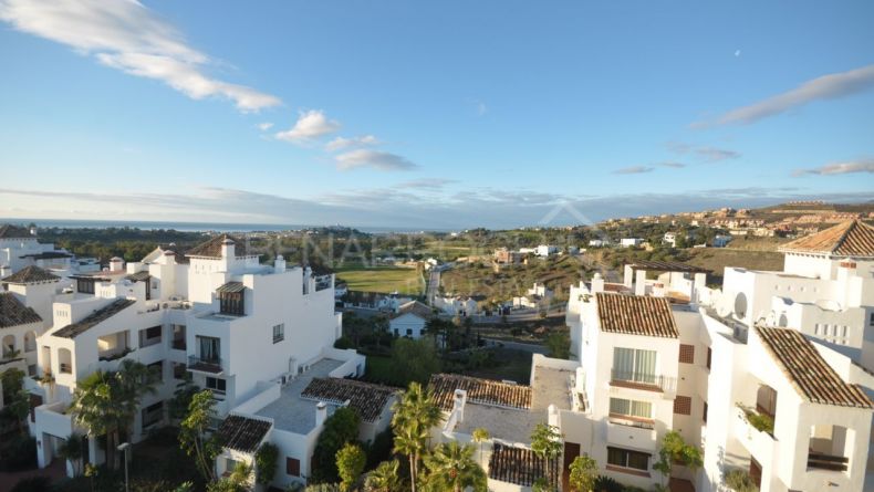 Lomas del Marques, Duplex penthouse with views in Benahavis