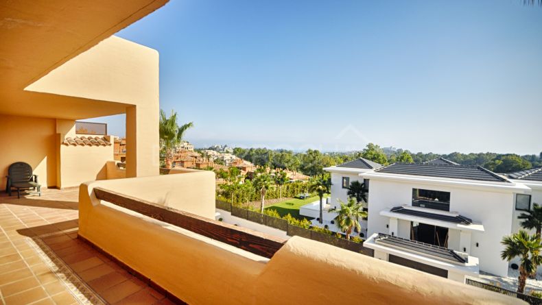 Photo gallery - Middle floor apartment with golf views in Las Lomas del Conde Luque, Benahavis