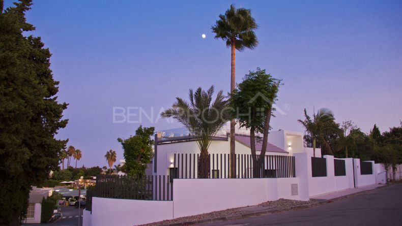 Photo gallery - Guadalmina, villa with great holiday potential