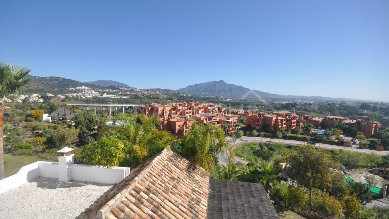 Photo gallery - Duplex penthouse with open views, Las Lomas del Marqués, Benahavís