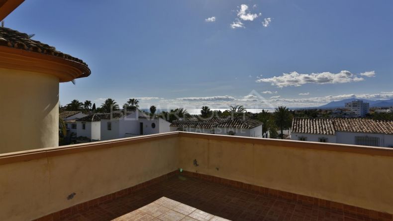 Galerie de photos - Marbella Est, Rio Real, Villa avec vue sur la côte
