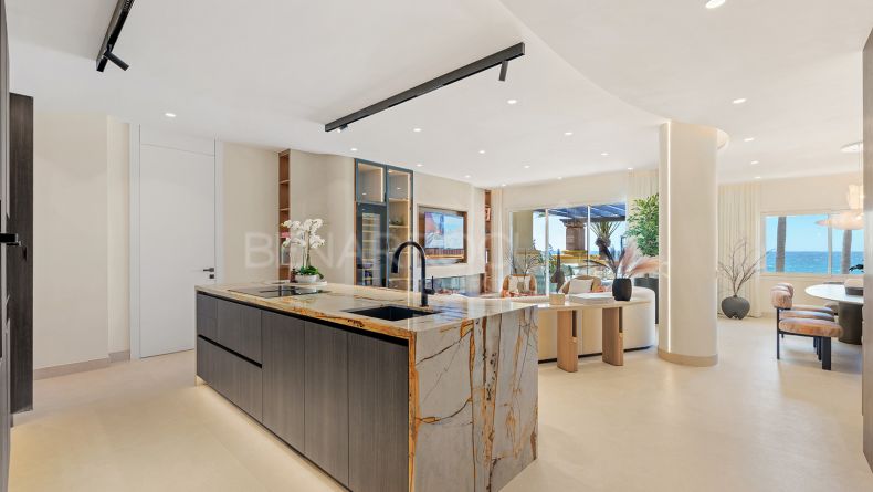 Galería de fotos - Apartamento en planta primera en Rio Real Playa, Marbella Este