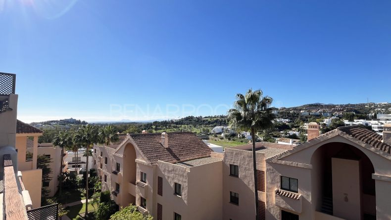 Middle Floor Apartment in Lomas del Conde Luque, Benahavis