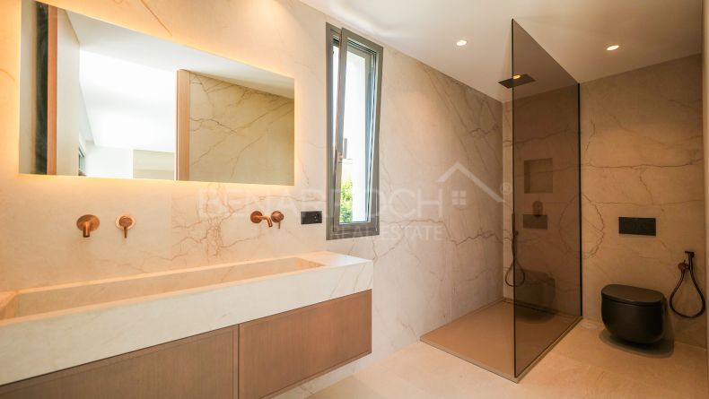 Galerie de photos - Villa récemment construite à Estepona Ouest