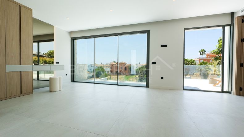 Galerie de photos - Villa récemment construite à Estepona Ouest