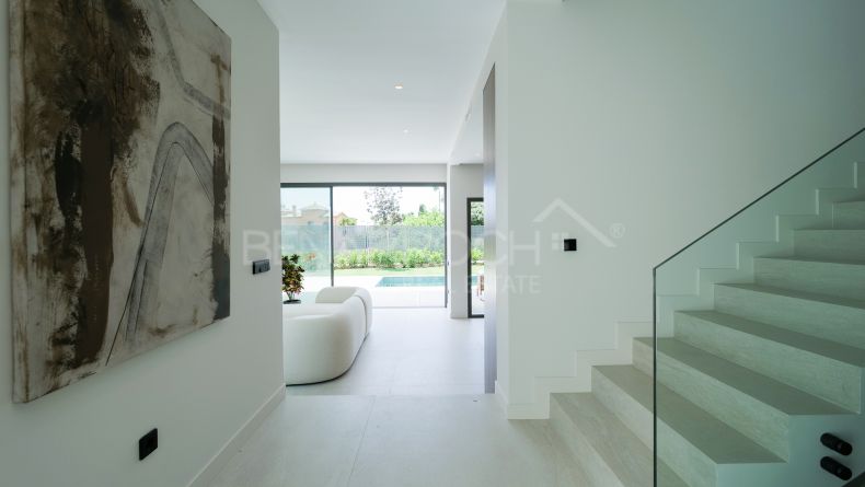 Galerie de photos - Villa récemment construite à Estepona Ouest