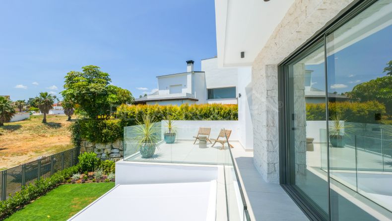 Galerie de photos - Villa récemment construite à Estepona Ouest
