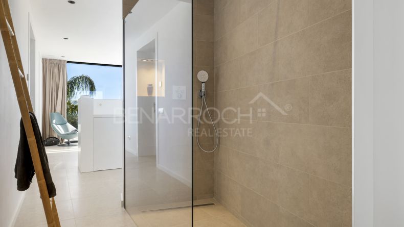 Photo gallery - Frontline golf villa in La Alqueria, Benahavis