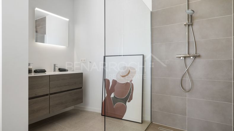 Photo gallery - Frontline golf villa in La Alqueria, Benahavis