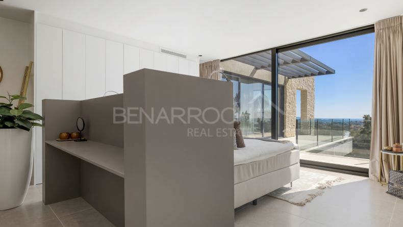 Photo gallery - Frontline golf villa in La Alqueria, Benahavis
