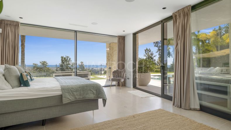 Photo gallery - Frontline golf villa in La Alqueria, Benahavis