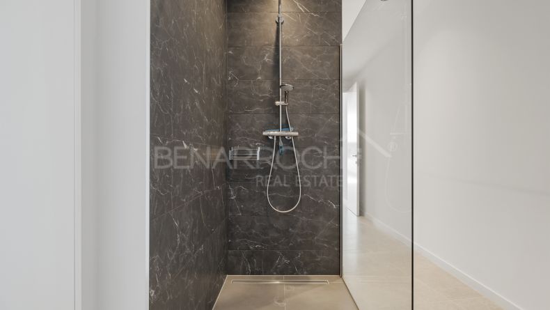 Photo gallery - Frontline golf villa in La Alqueria, Benahavis
