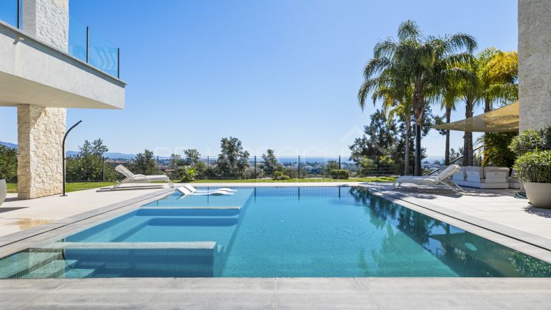 Photo gallery - Frontline golf villa in La Alqueria, Benahavis
