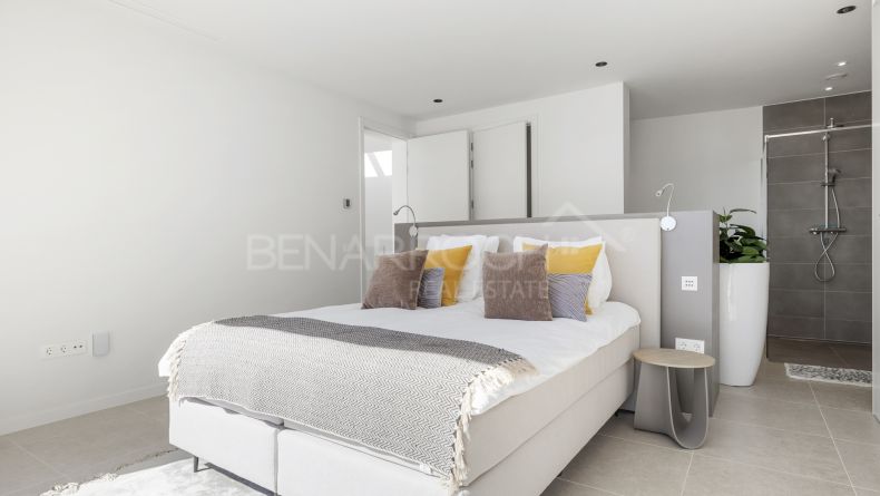 Photo gallery - Frontline golf villa in La Alqueria, Benahavis